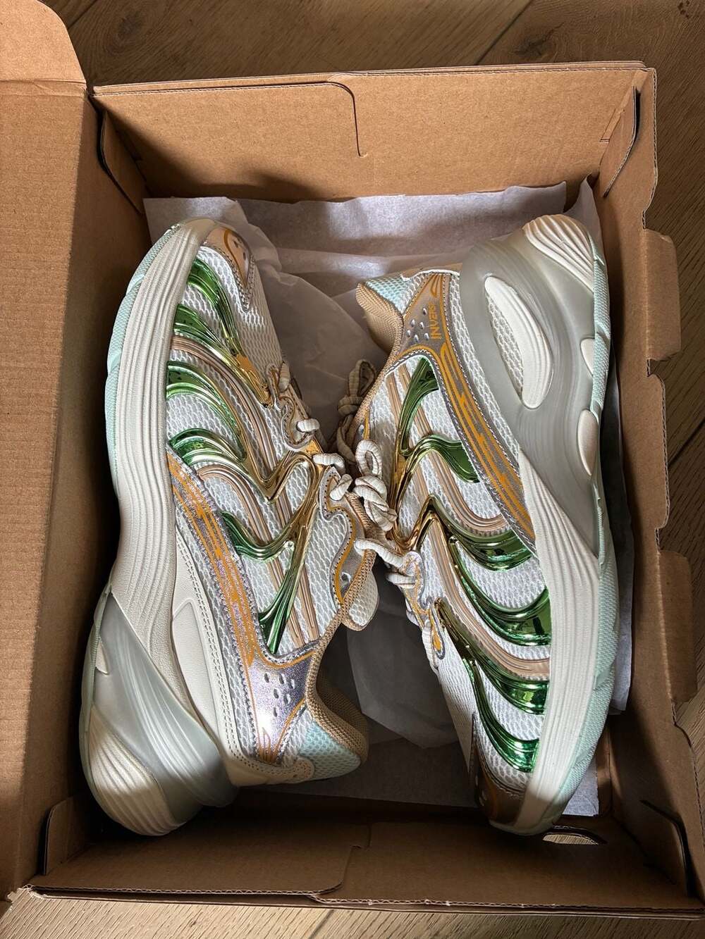 Puma Inverse Shimmer Sneakers Warm White/Archive Gold-Brand new-size 5.5 womens - Picture 5 of 7